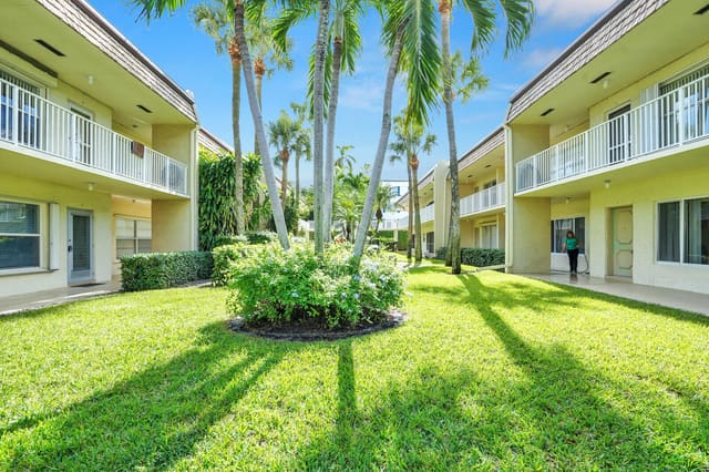632 Snug Harbor Drive D14, sold in Snug Harbor Gardens Condo, Boynton Beach, FL
