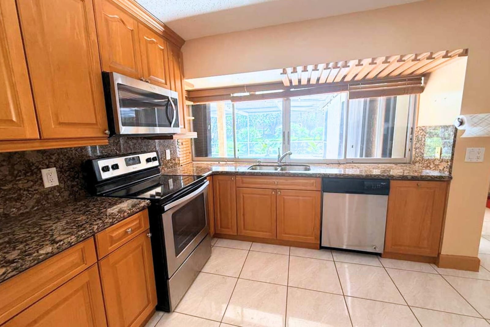 8800 NW 3 Street, Pembroke Pines, FL 33024 photo 15