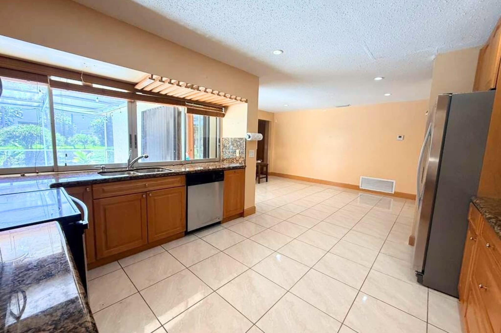 8800 NW 3 Street, Pembroke Pines, FL 33024 photo 18