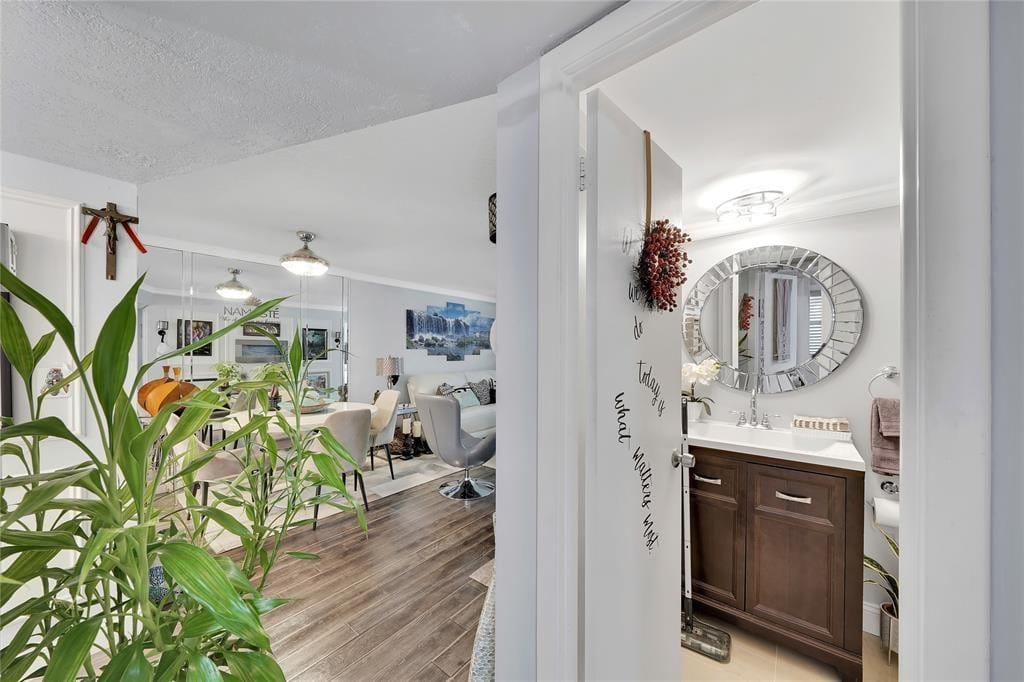 9281 Sunrise Lakes Boulevard 212, Sunrise, FL 33322 photo 20