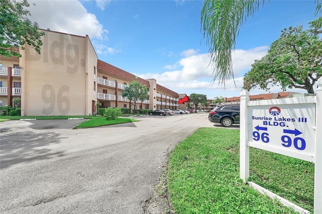 9281 Sunrise Lakes Boulevard 212, Sunrise, FL 33322 photo 26
