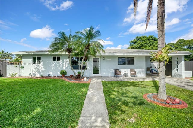17020 SW 118th Place, Miami, FL 33177