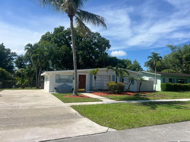 4052 Collin Drive, West Palm Beach, FL 33406