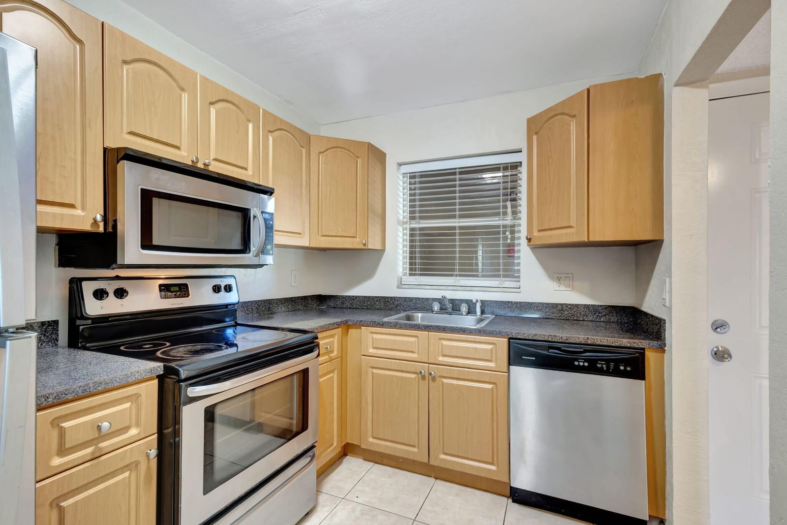 120 Sparrow Drive 213 — photo 2