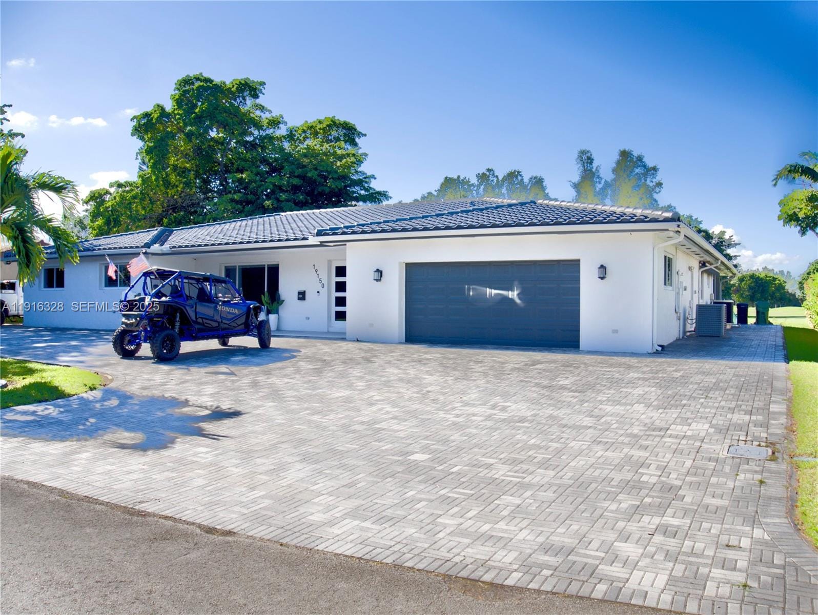 19150 S Saint Andrews Drive, Hialeah, FL 33015 photo 2
