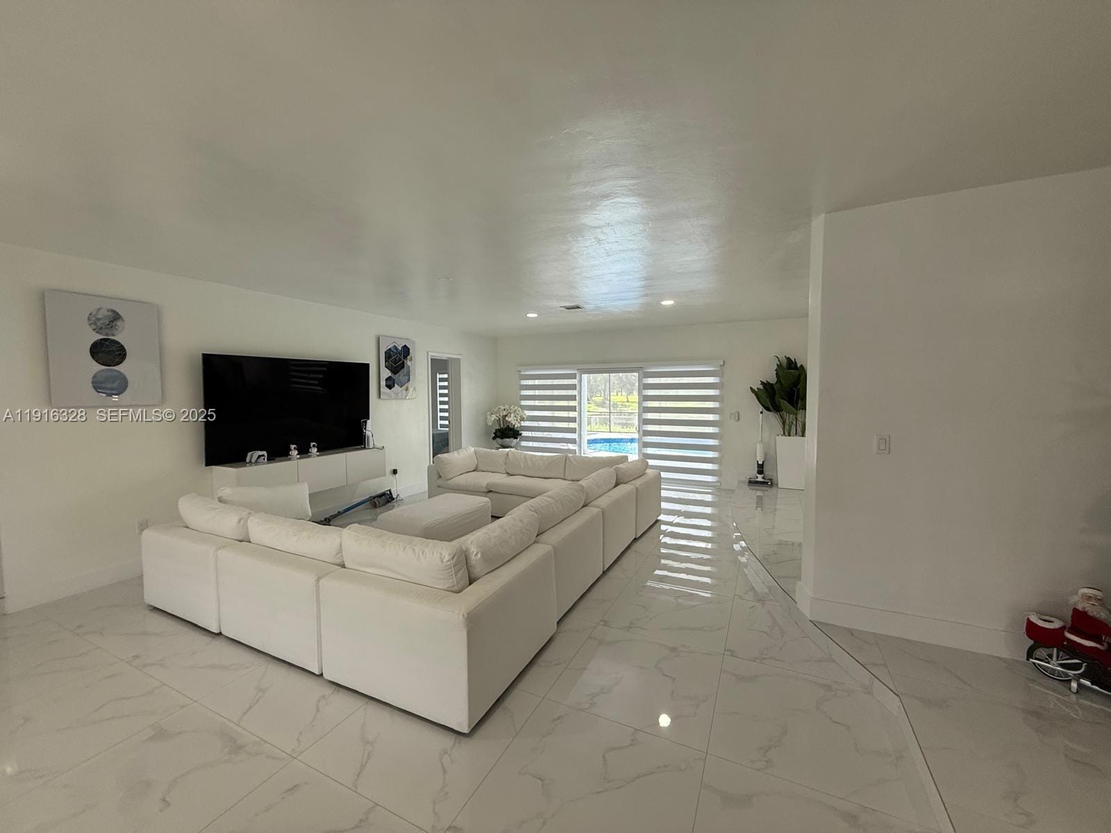 19150 S Saint Andrews Drive, Hialeah, FL 33015 photo 19