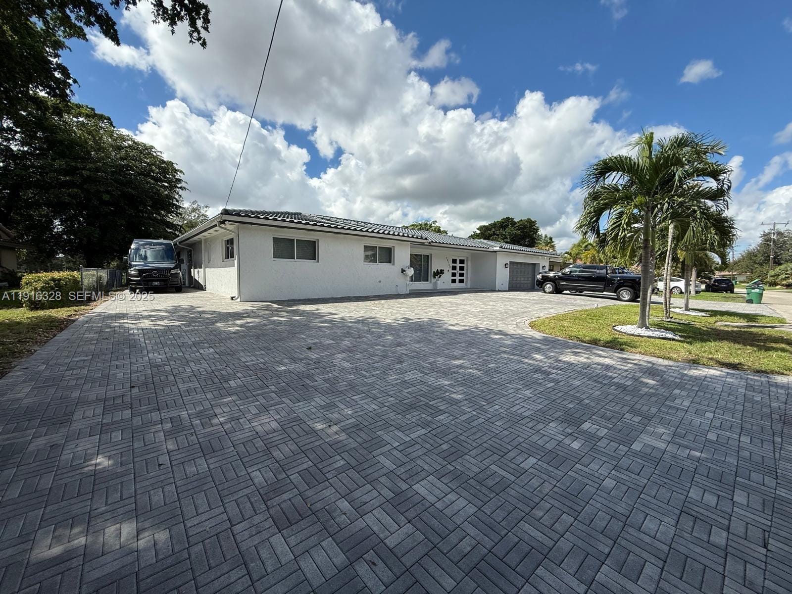 19150 S Saint Andrews Drive, Hialeah, FL 33015 photo 7