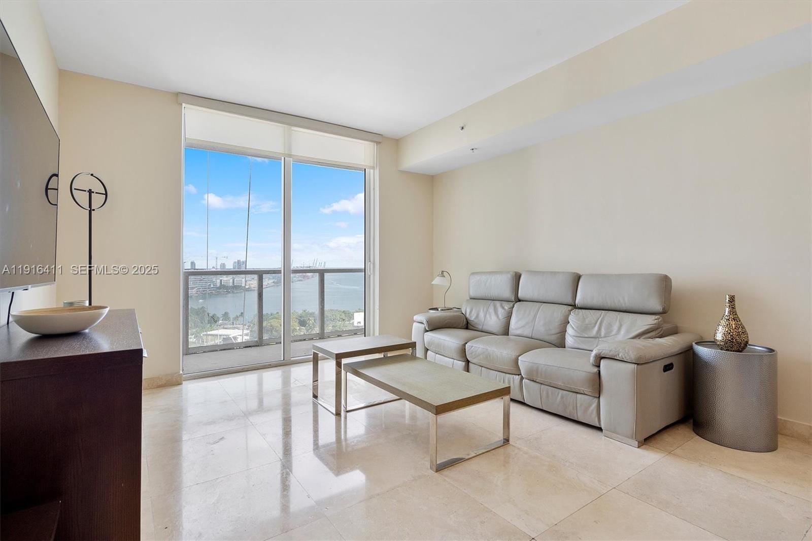 253 NE 2nd Street 1803, Miami, FL 33132 photo 2