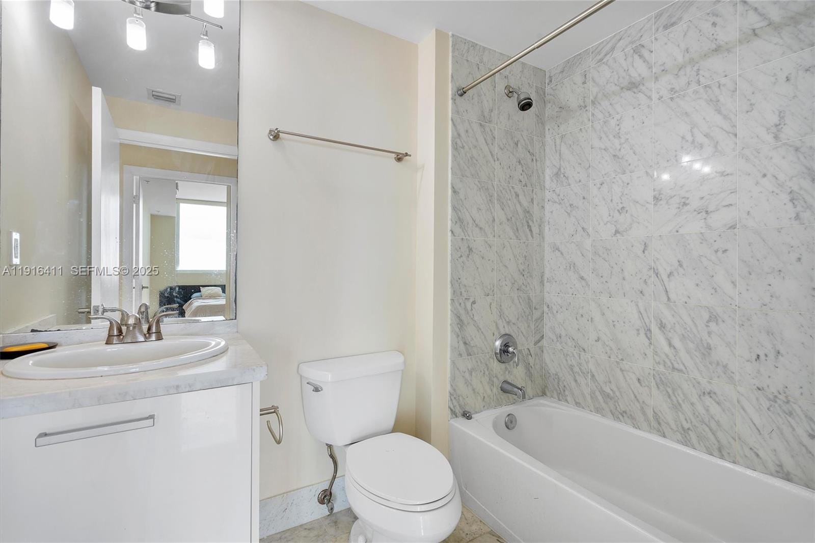 253 NE 2nd Street 1803, Miami, FL 33132 photo 13