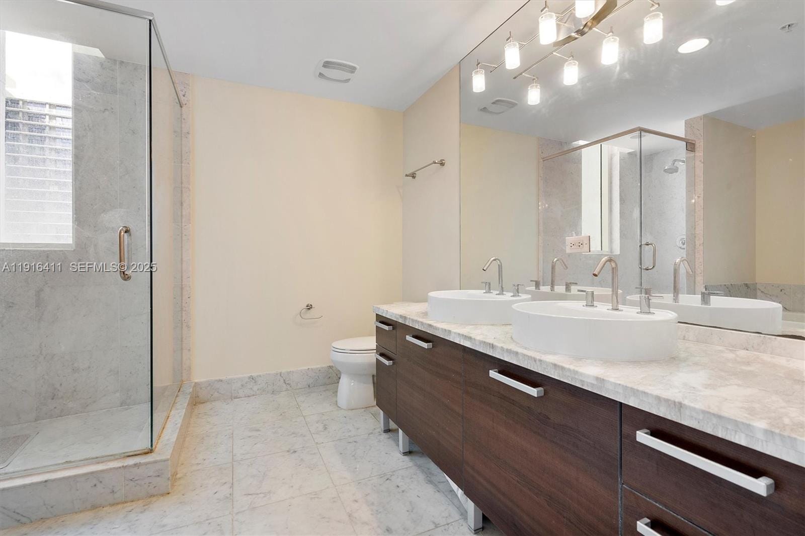 253 NE 2nd Street 1803, Miami, FL 33132 photo 17