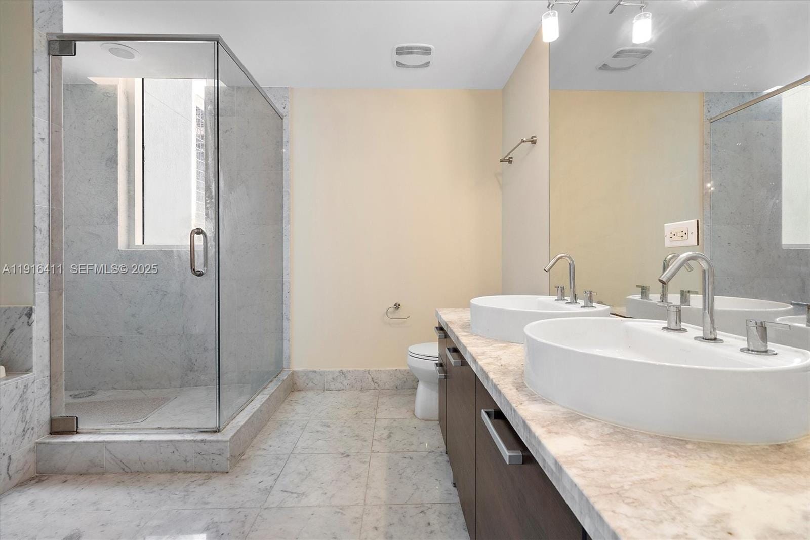 253 NE 2nd Street 1803, Miami, FL 33132 photo 19