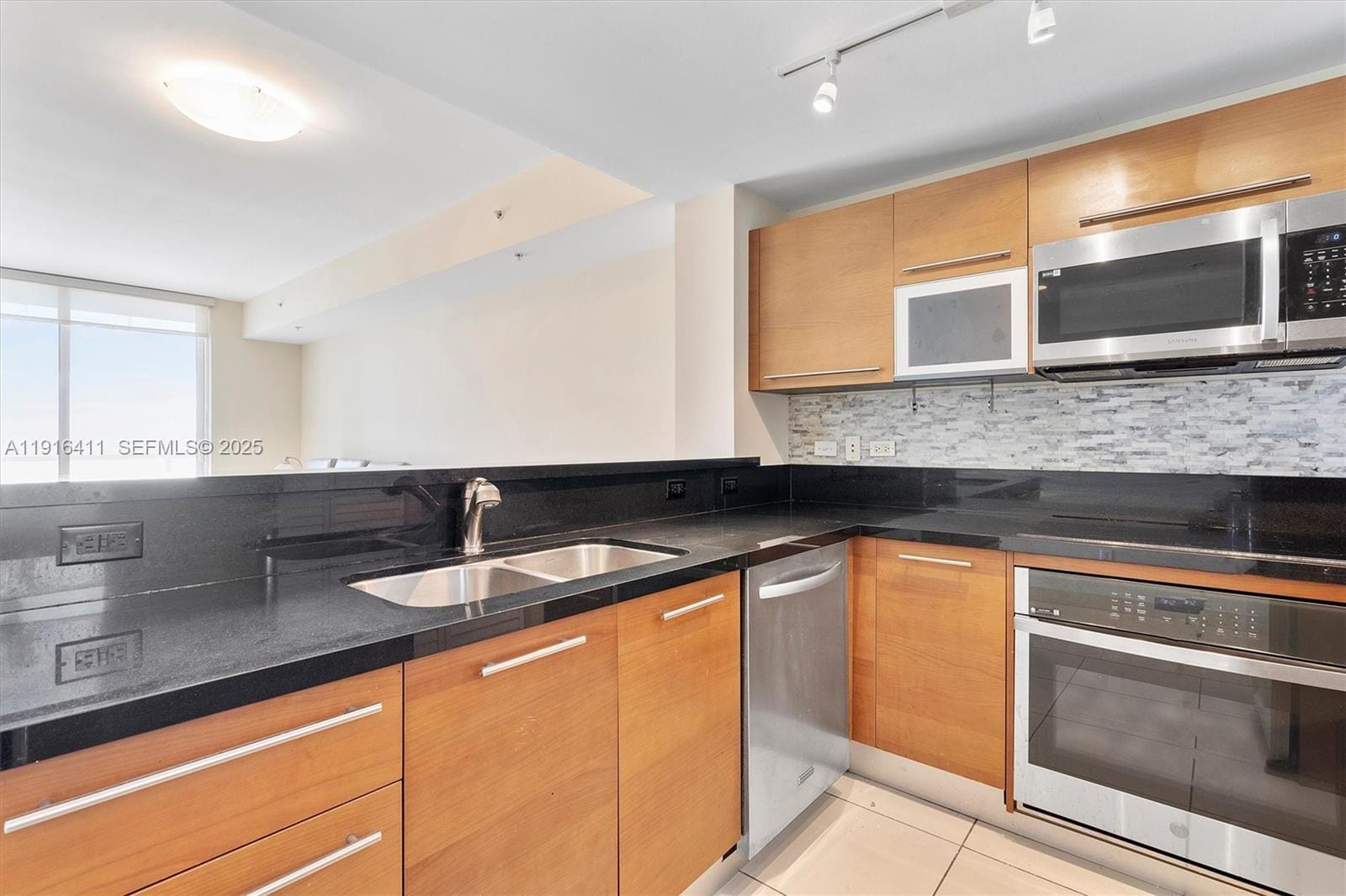 253 NE 2nd Street 1803, Miami, FL 33132 photo 8