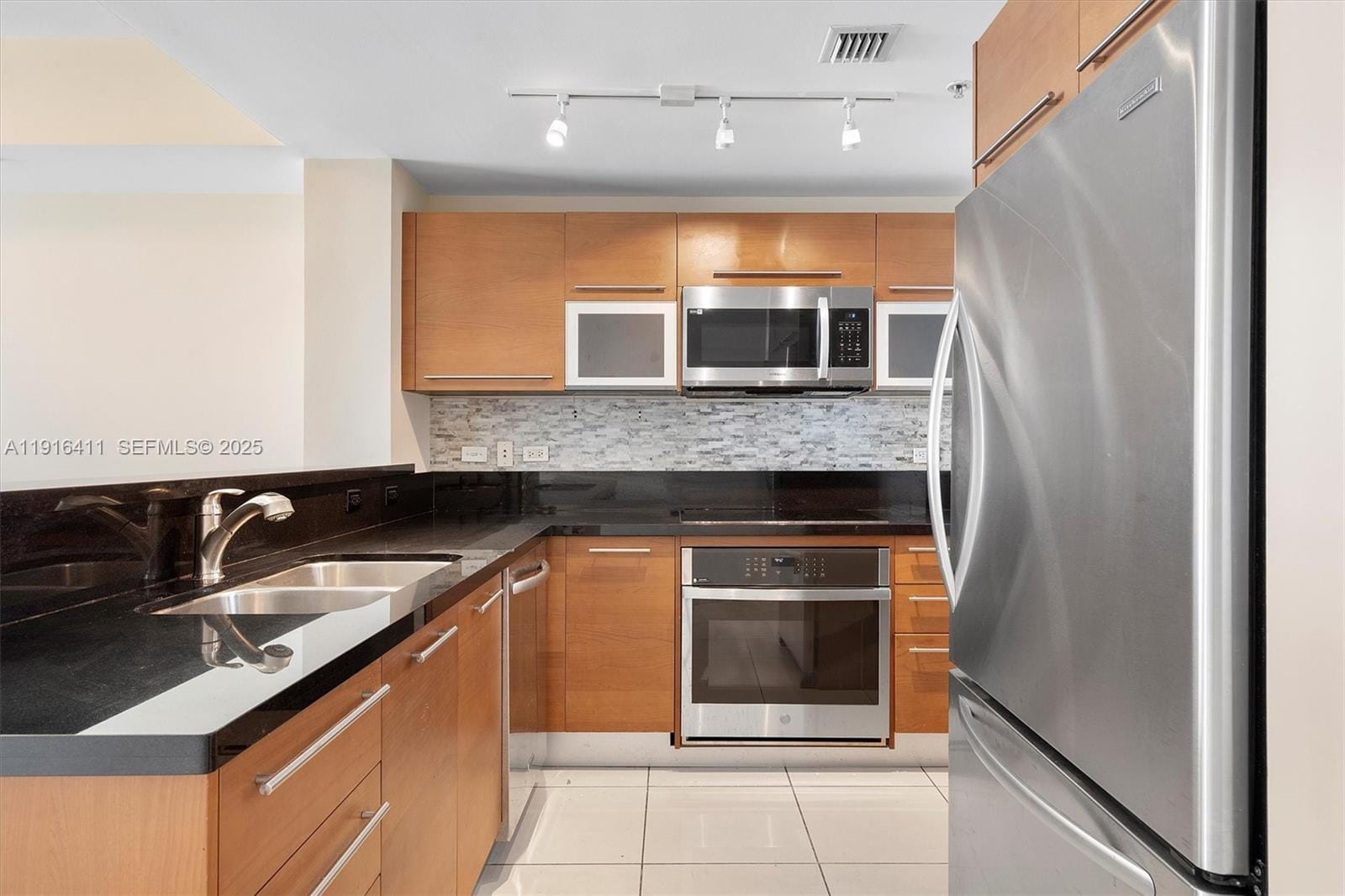 253 NE 2nd Street 1803, Miami, FL 33132 photo 9