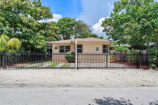 7530 NE 3rd Avenue, Miami, FL 33138