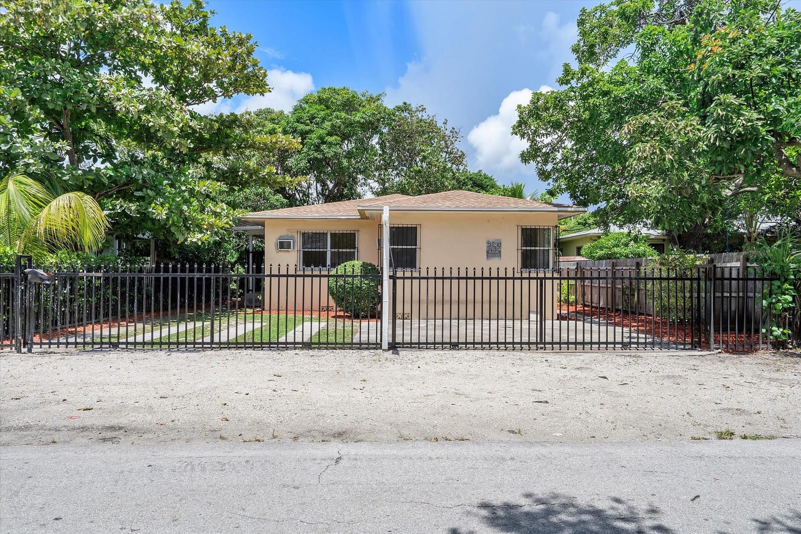 7530 NE 3rd Avenue, Miami, FL 33138