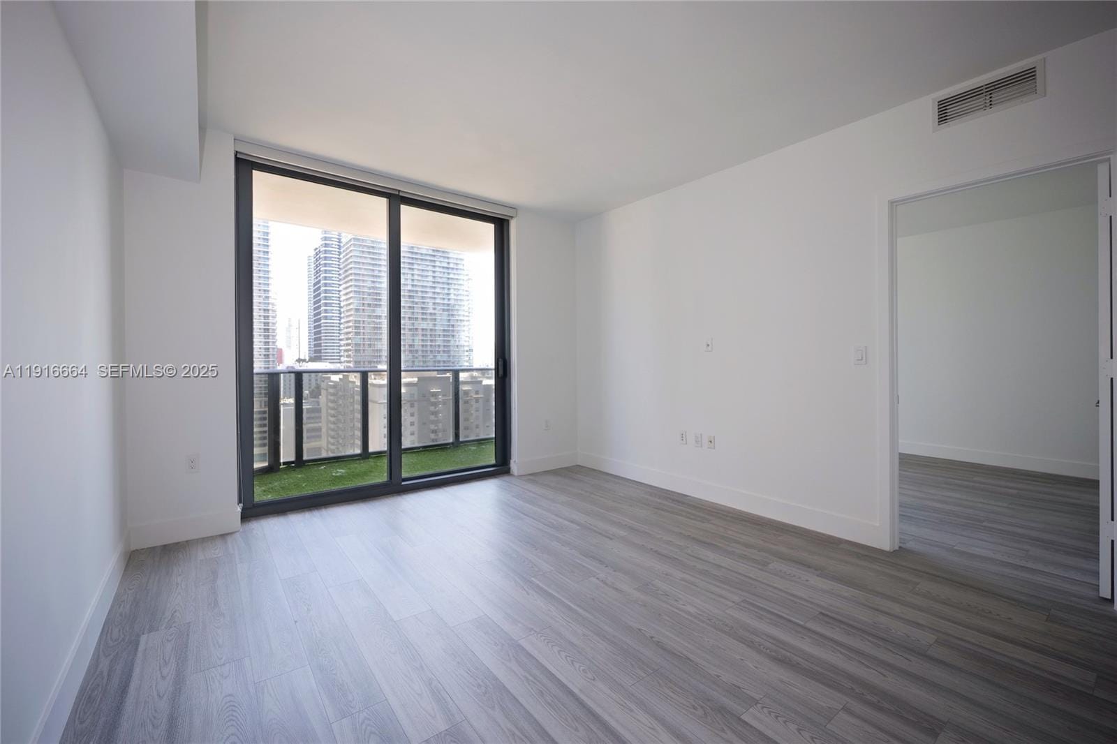 45 SW 9th Street 1504, Miami, FL 33130 photo 13