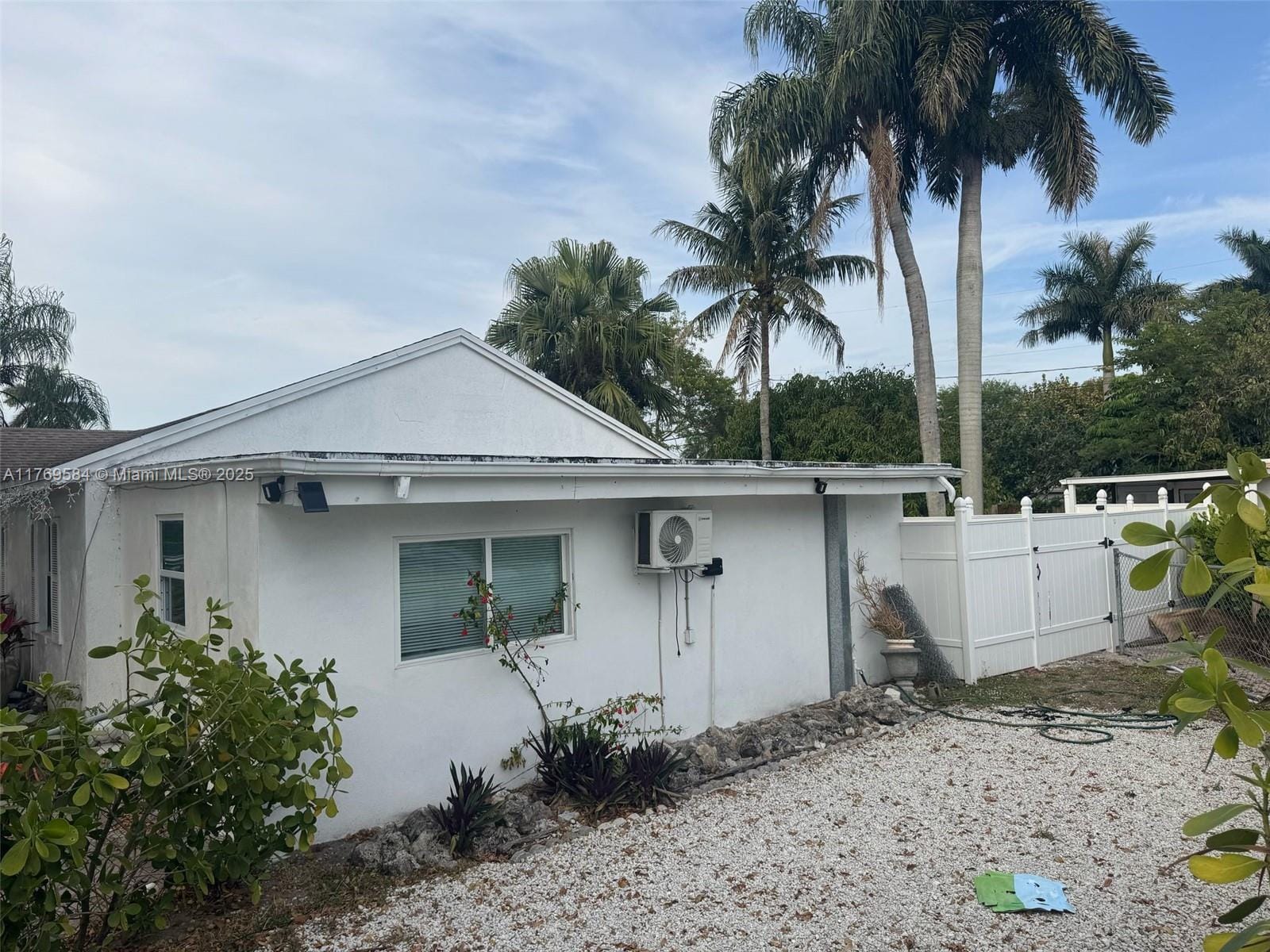 3918 Serubi Avenue — photo 1
