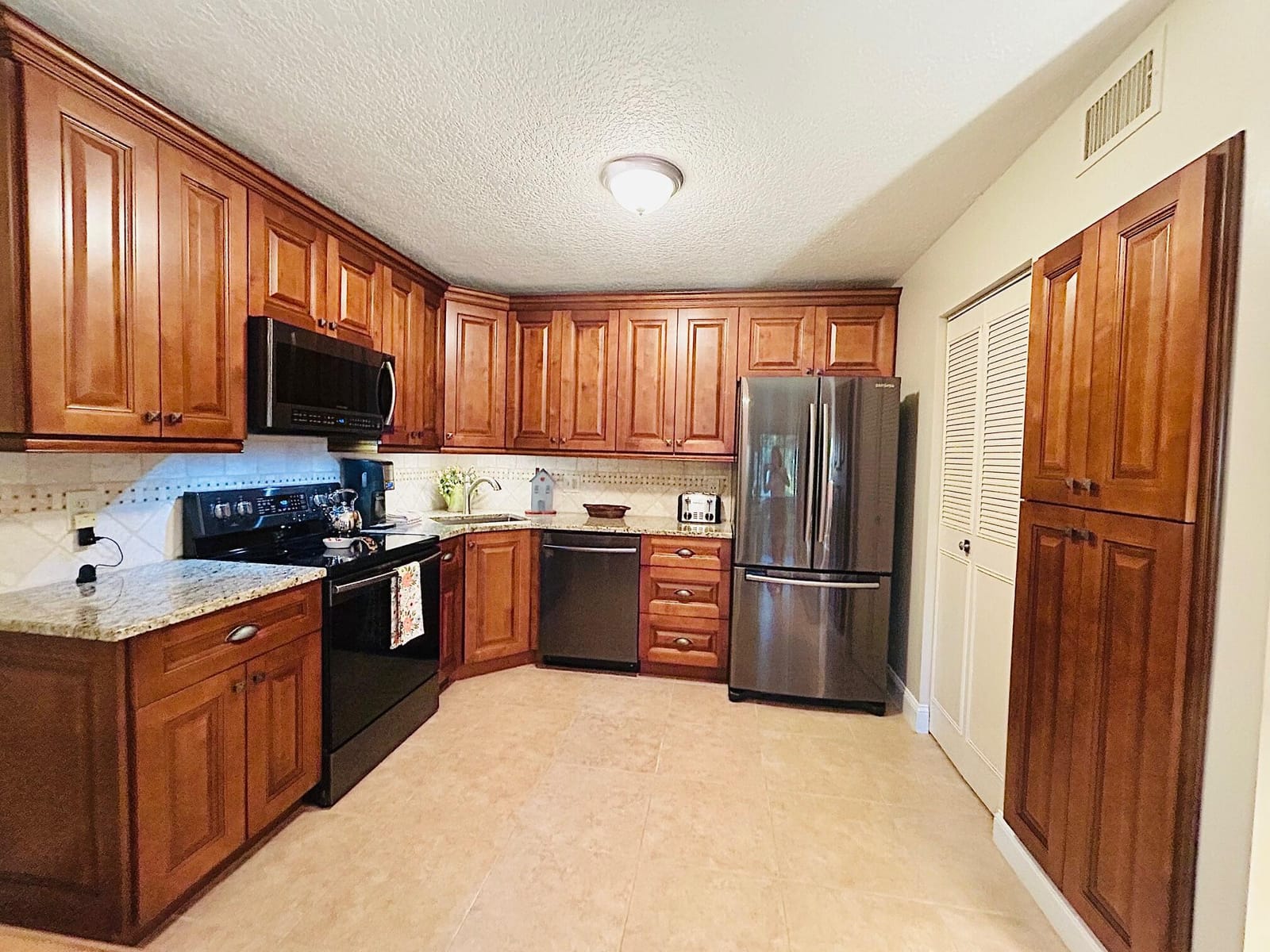 301 Knotty Pine Circle B-1, Greenacres, FL 33463