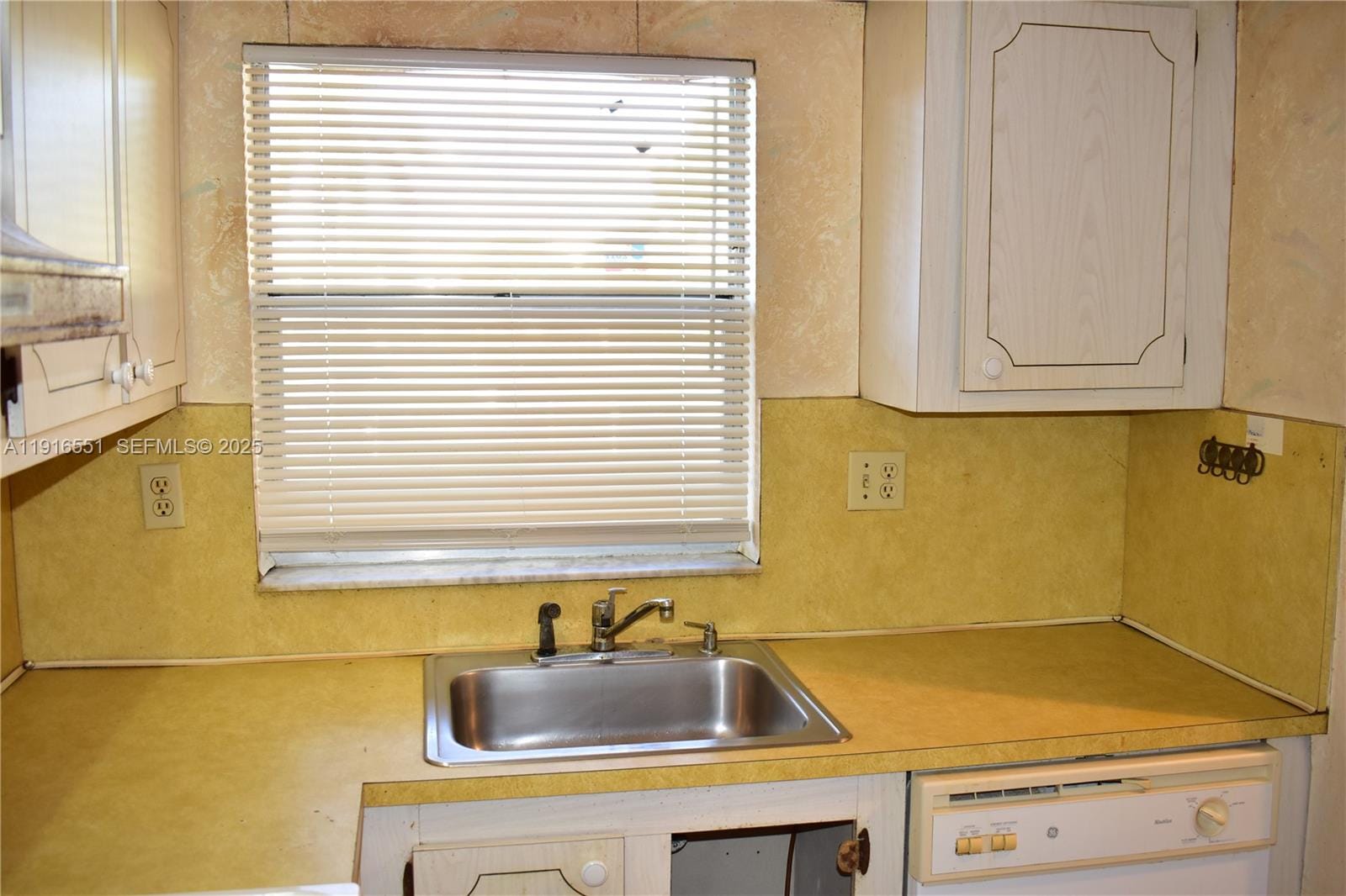 9370 Sunrise Lakes Boulevard 203 — photo 8