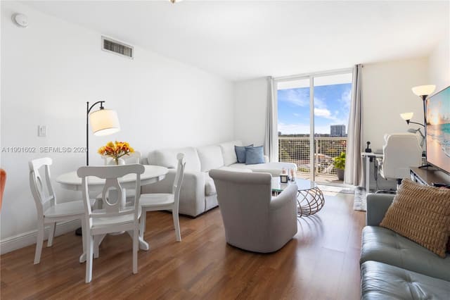 900 SW 8th Street 1009, sold in Brickell Vista, Miami, FL