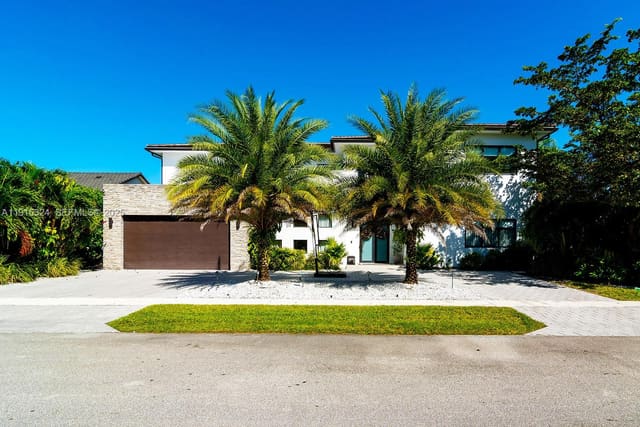 10151 SW 3rd Street, Plantation, FL 33324