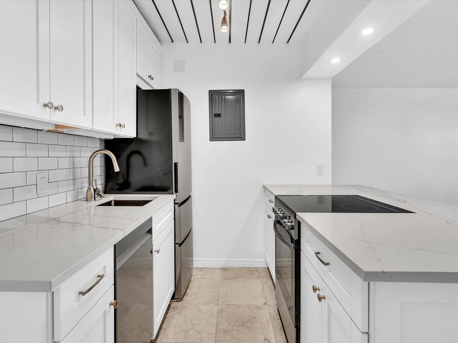 801 NE 18th Court 103 — photo 8