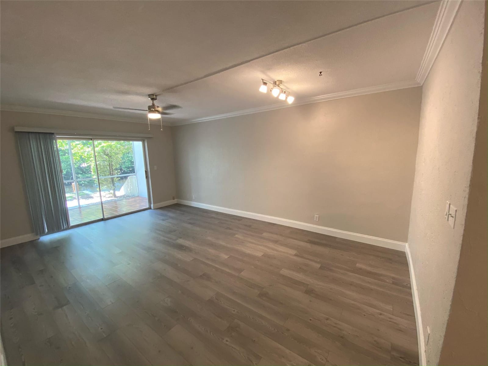 1400 NE 57th Street 104 — photo 2