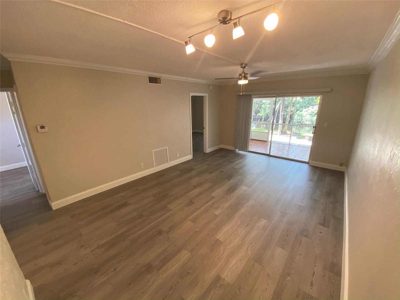 1400 NE 57th Street 104 — photo 3