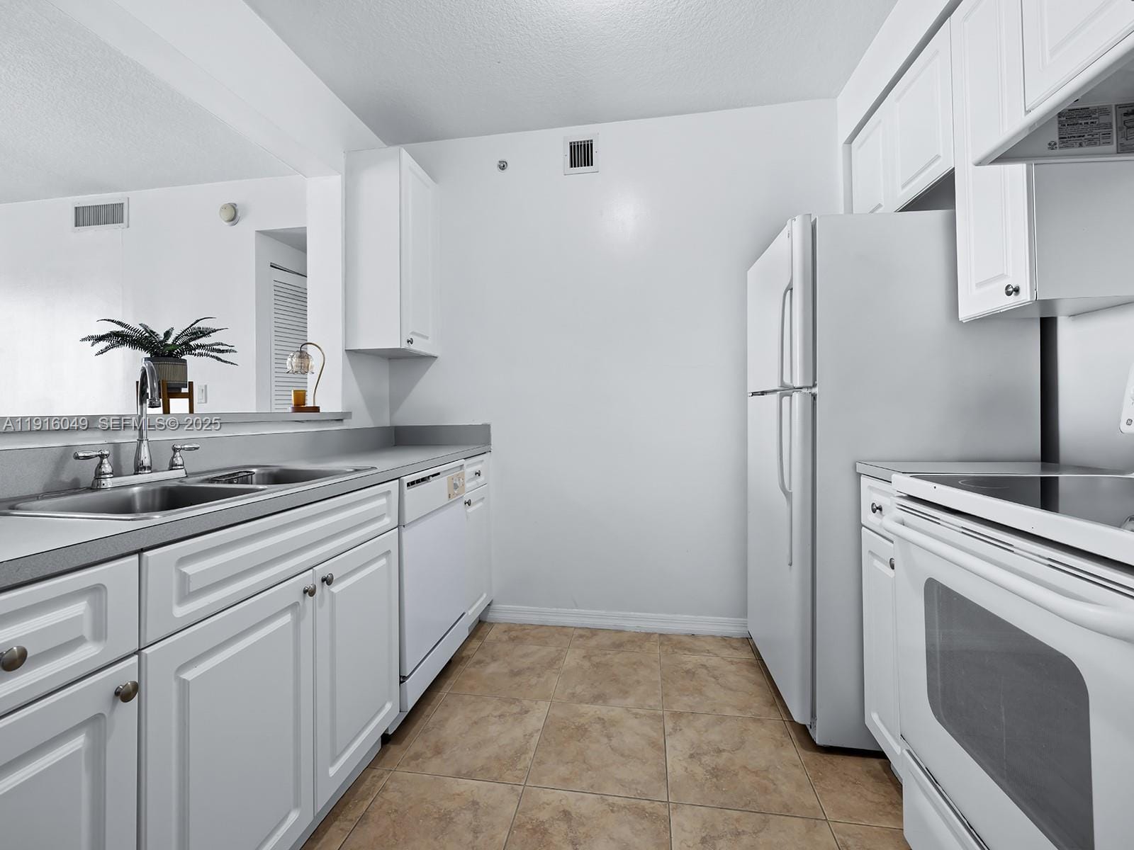 900 SW 8th Street 1208, Miami, FL 33130 photo 6