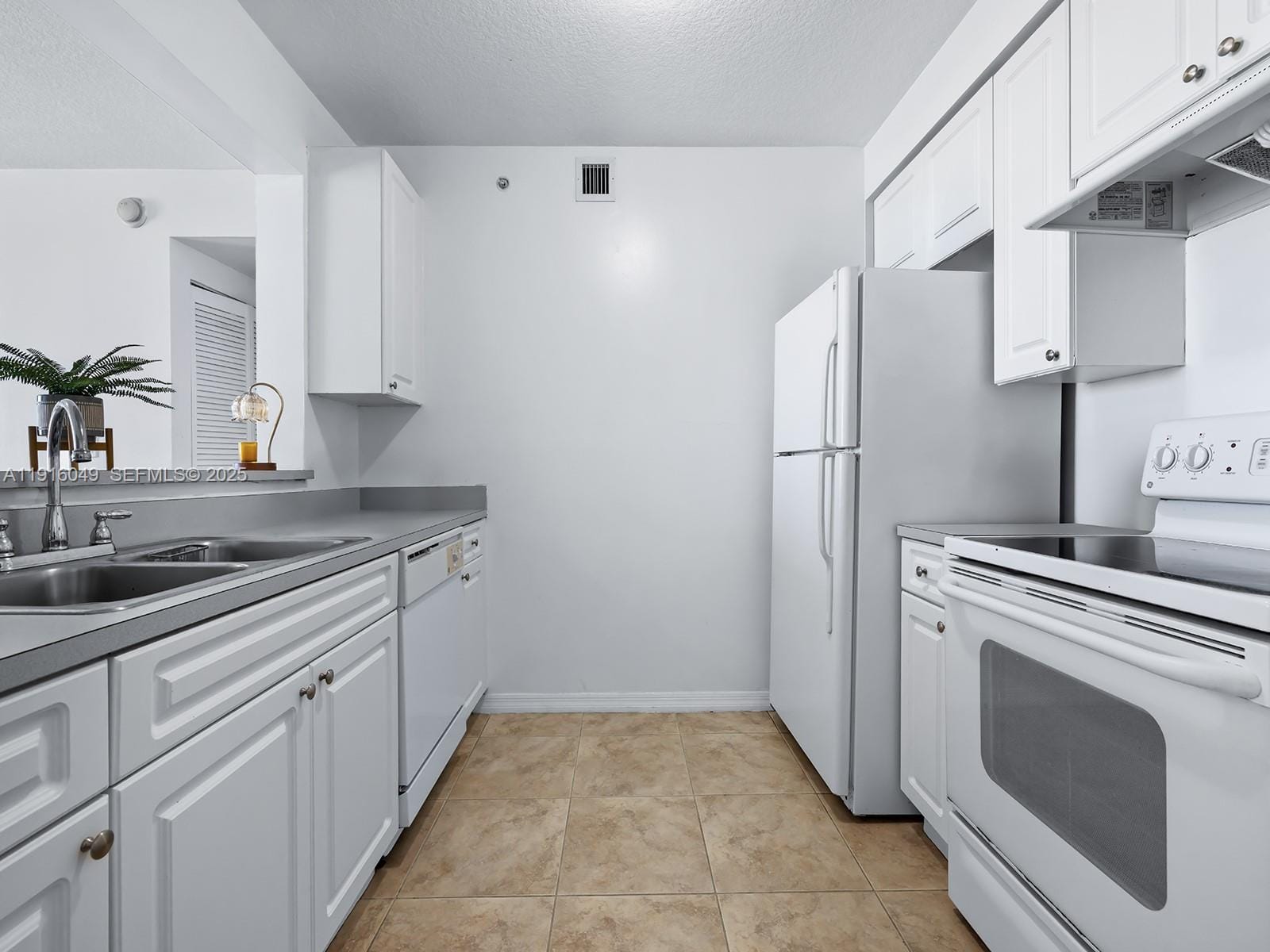 900 SW 8th Street 1208, Miami, FL 33130 photo 8