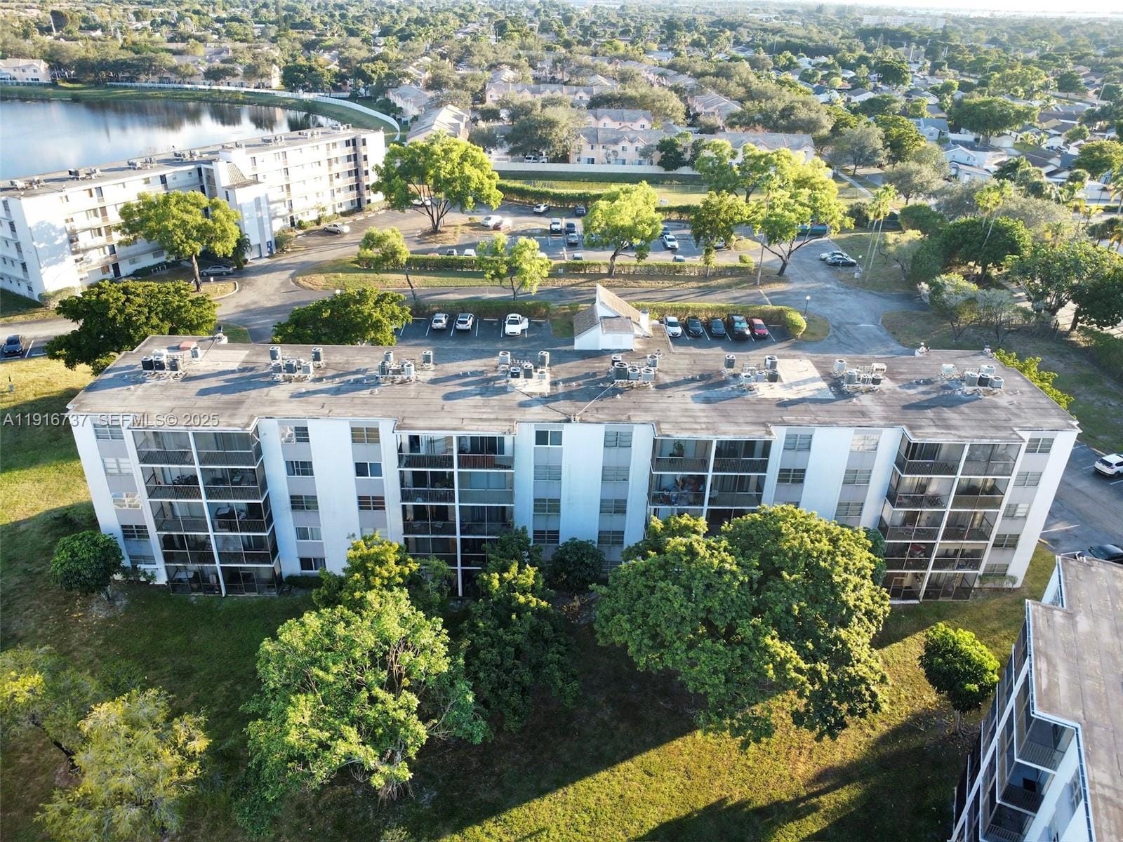 8730 N Sherman Circle 407 — photo 2