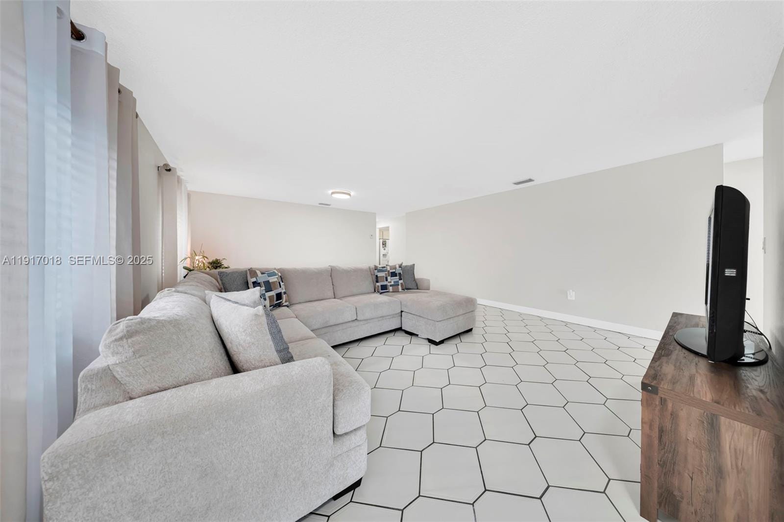 202 NW 60th Avenue, Miami, FL 33126 photo 5