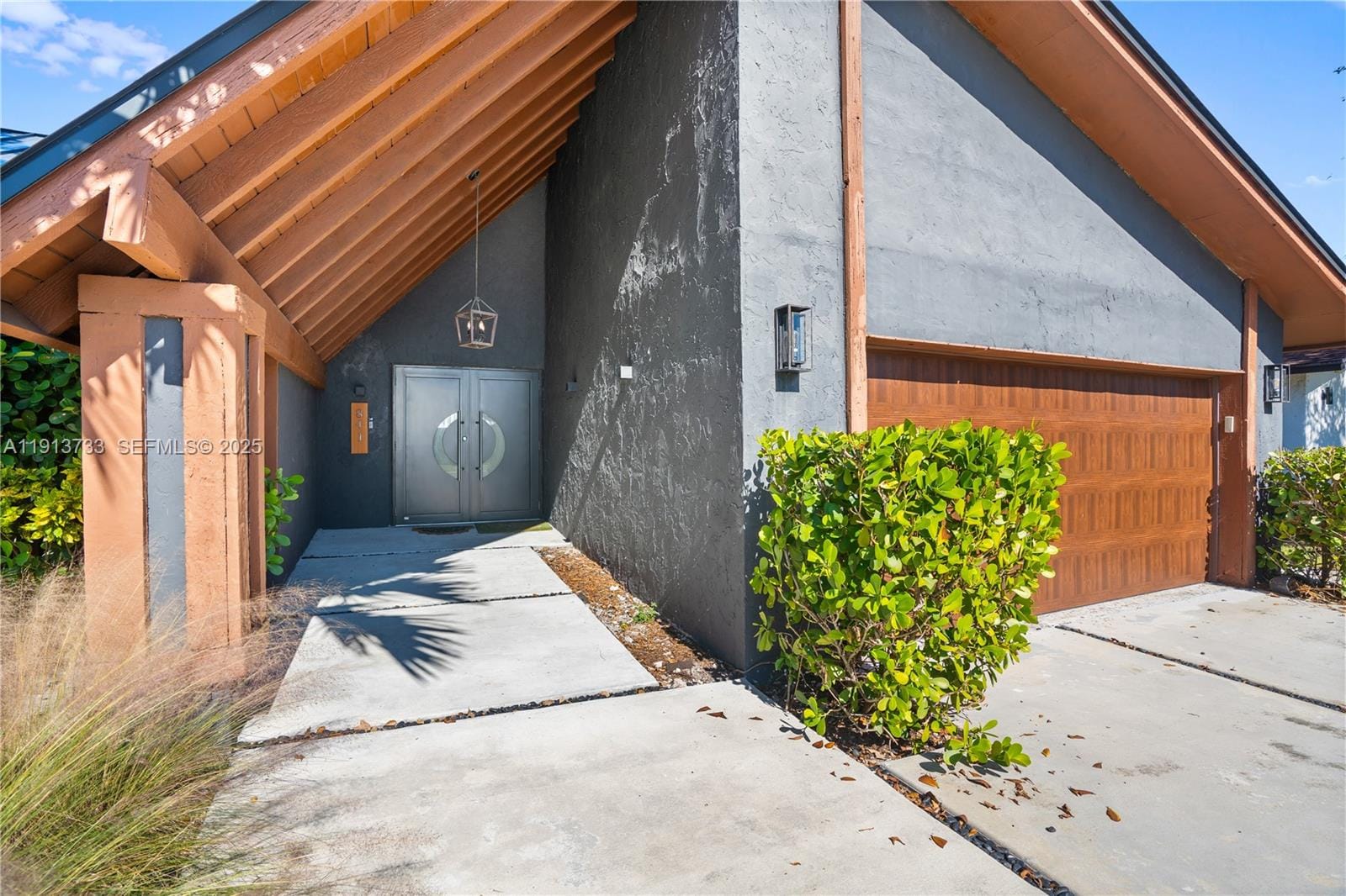 841 NE 205th Street, Miami, FL 33179 photo 2