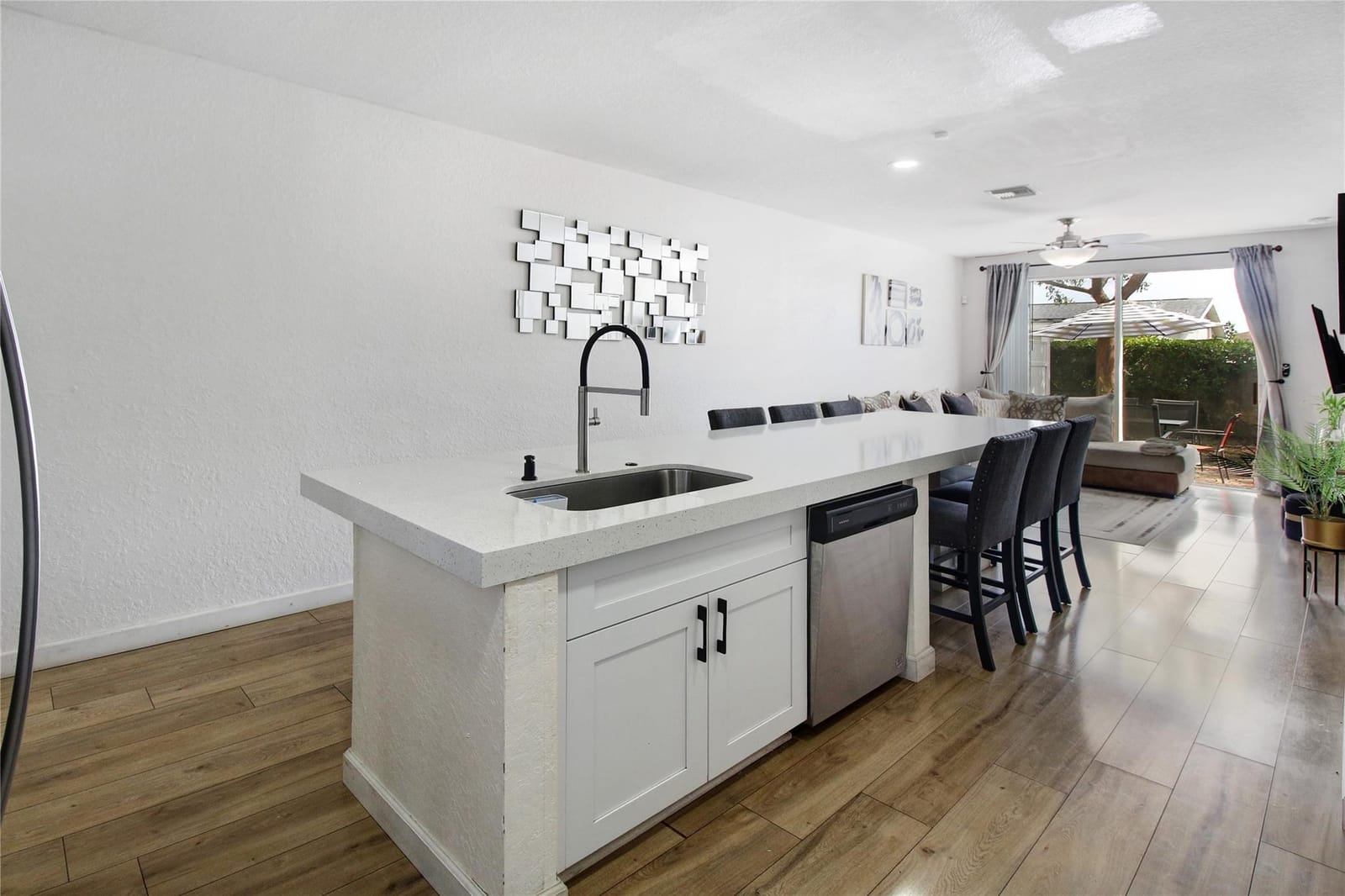 8256 Prestige Commons Drive 8256, Tamarac, FL 33321 photo 16