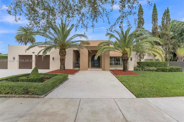 7261 W Troon Circle, sold in Miami Lakes - Loch Lomond, Miami Lakes, FL