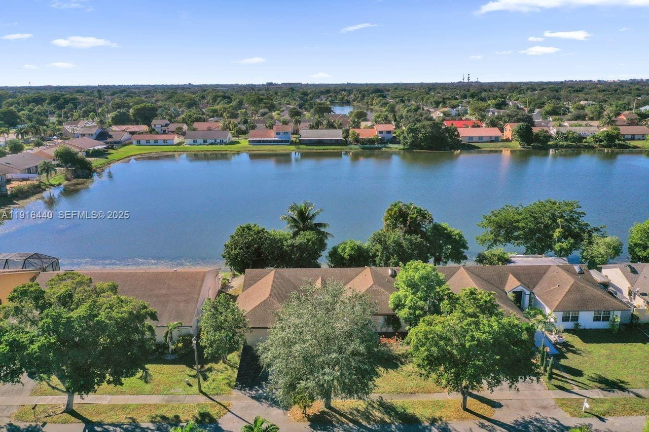2350 E Lake Miramar Circle, Miramar, FL 33025 photo 2