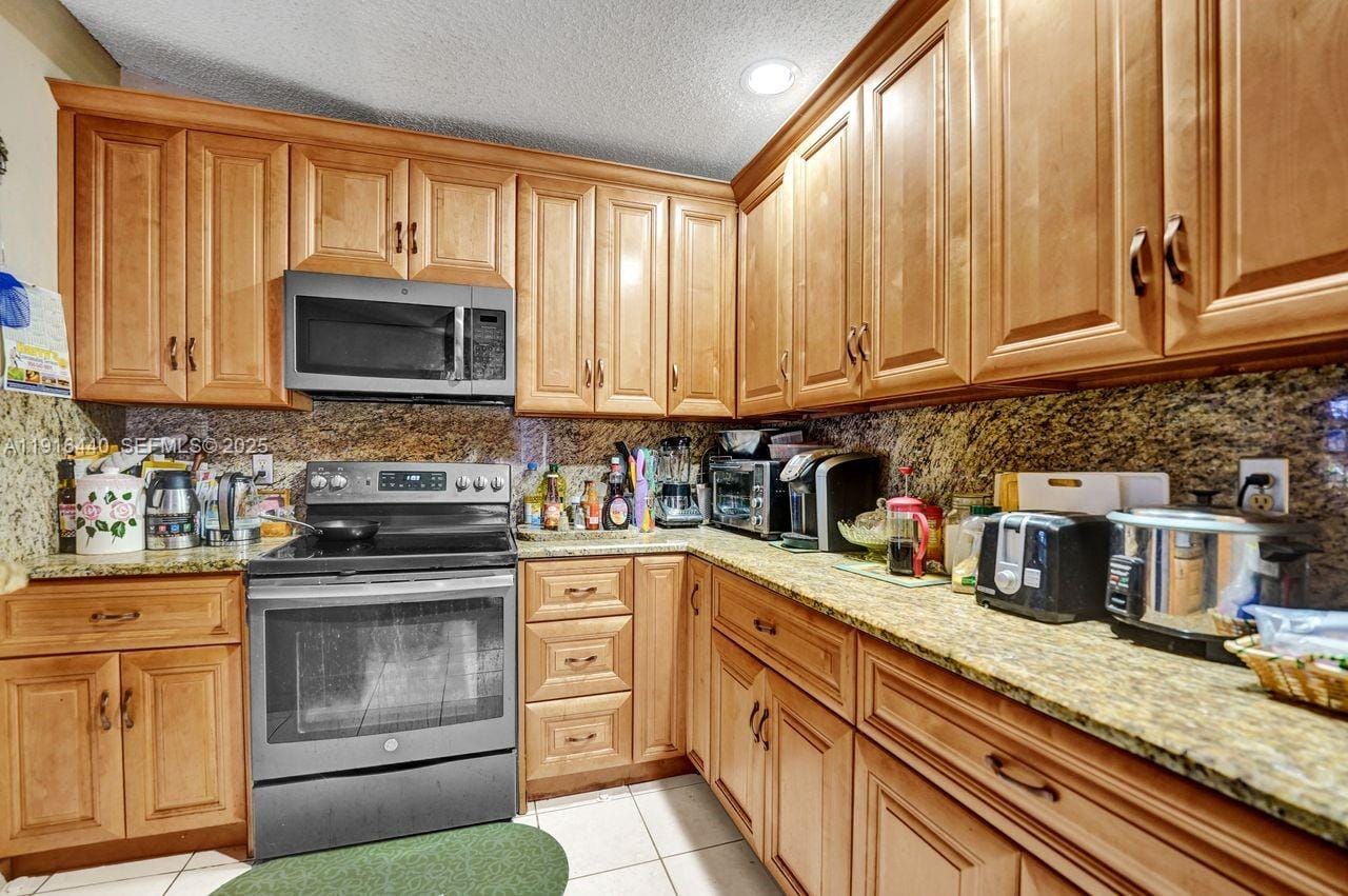 2350 E Lake Miramar Circle, Miramar, FL 33025 photo 13
