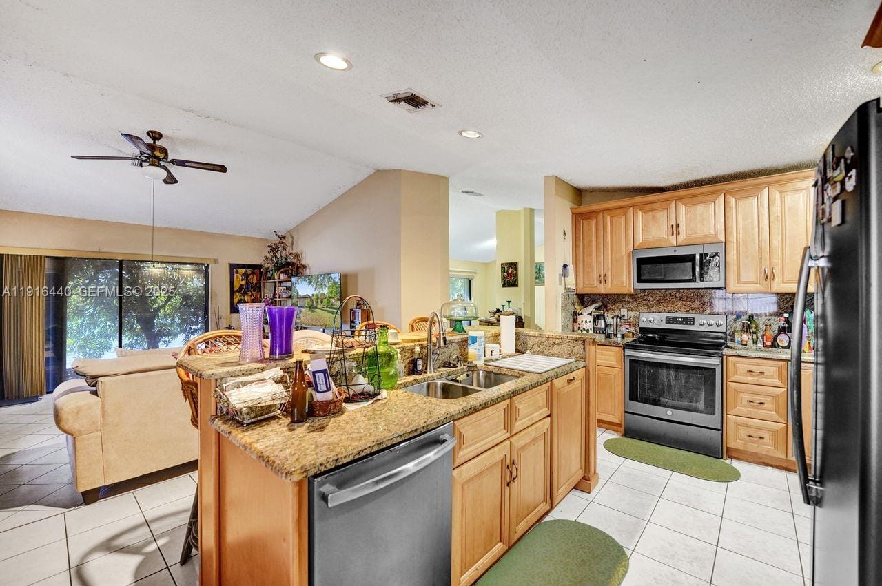 2350 E Lake Miramar Circle, Miramar, FL 33025 photo 16