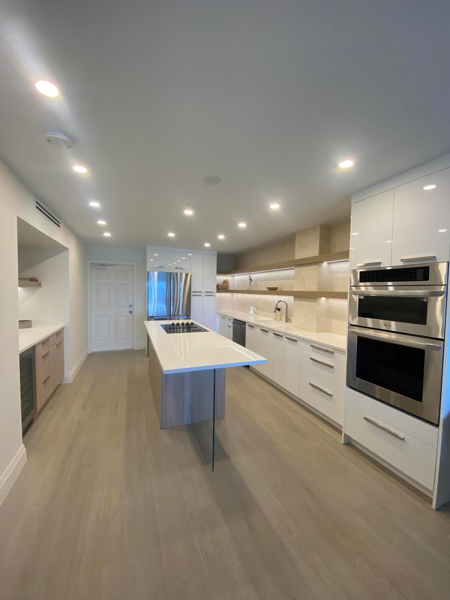 1021 Hillsboro Mile G6 — photo 9