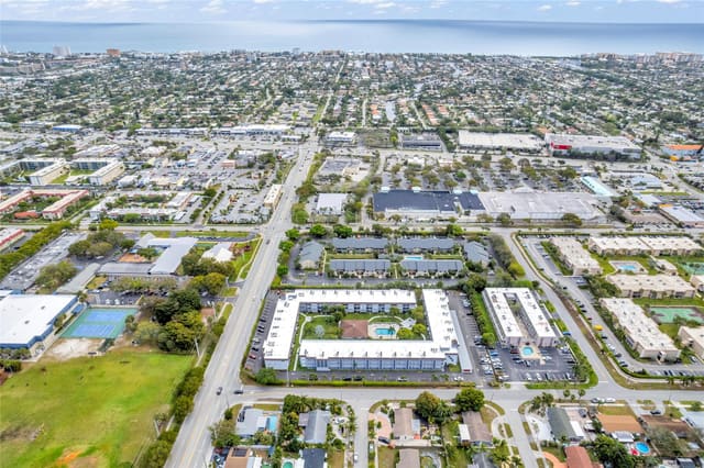 400 SE 10th Street 211, sold in Deerfield Beach Gardens C, Deerfield Beach, FL