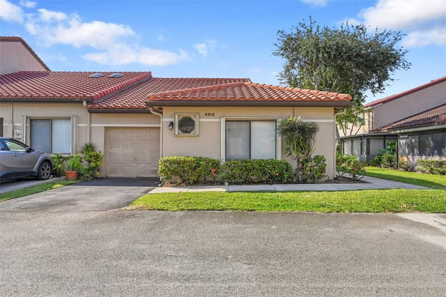 3313 Inverrary Boulevard 3313, sold in La Mirage, Lauderhill, FL