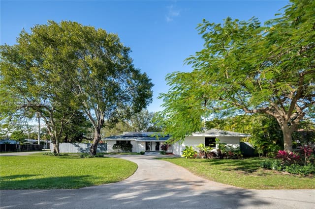 8445 SW 158th Street, sold in Southwood, Palmetto Bay, FL