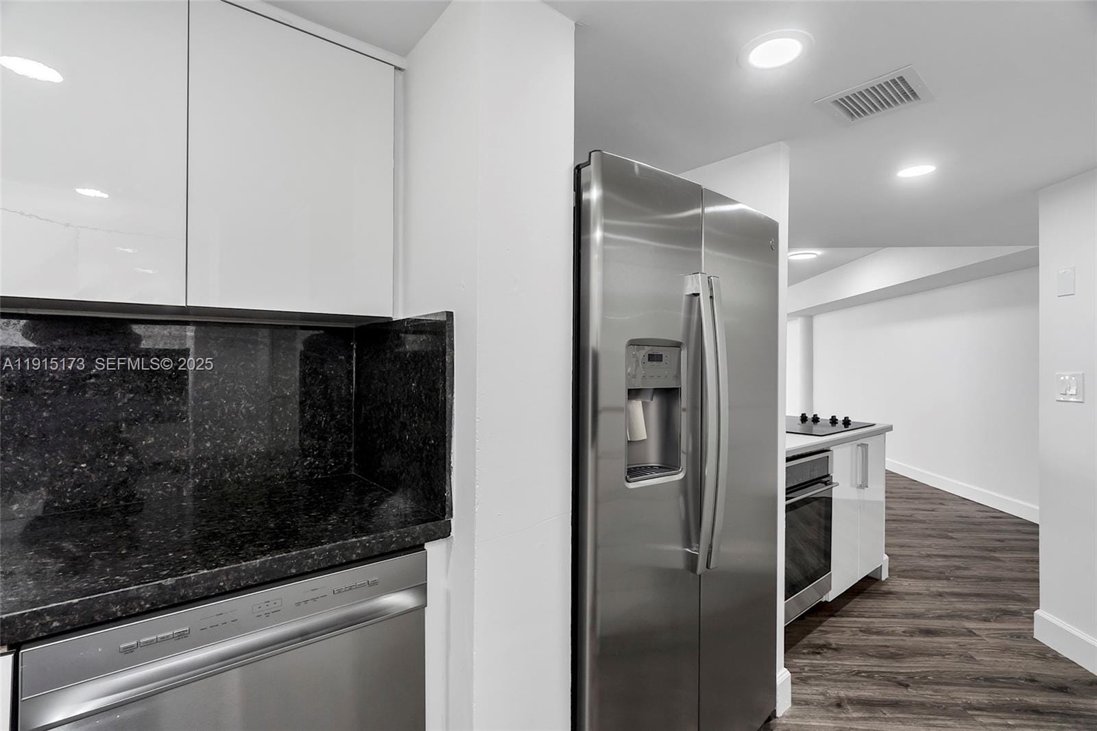 825 Brickell Bay Drive 1942 — photo 8