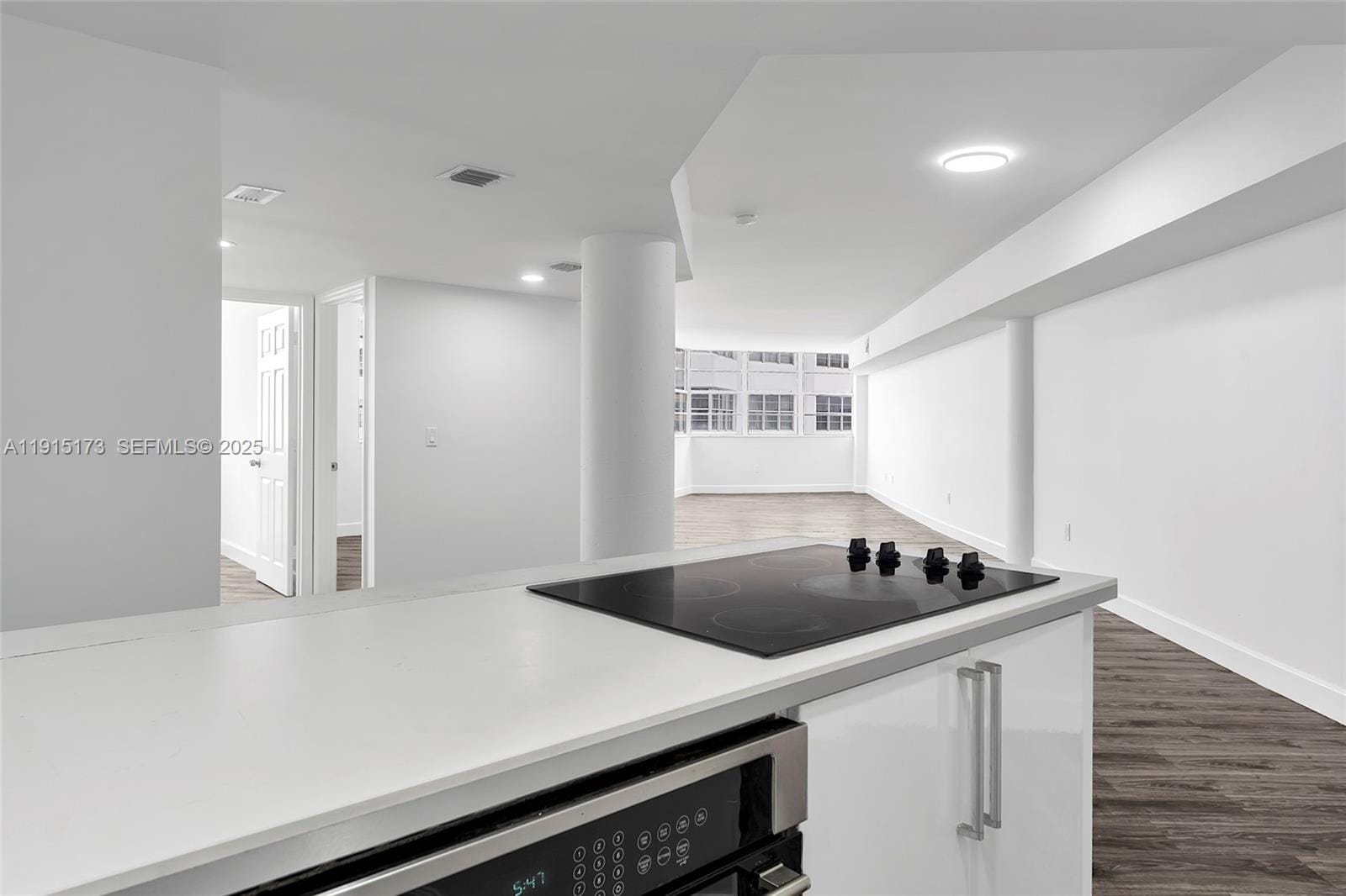 825 Brickell Bay Drive 1942 — photo 9