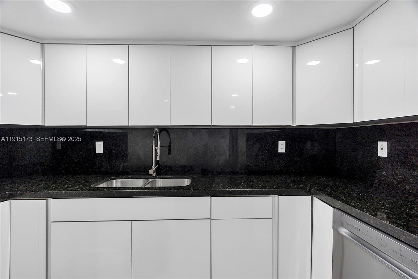 825 Brickell Bay Drive 1942 — photo 10