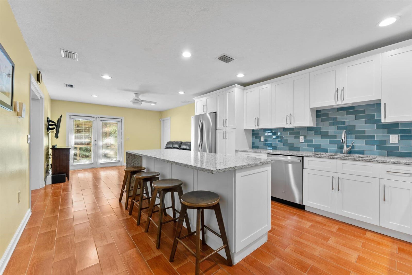 320 Summa Street — photo 2