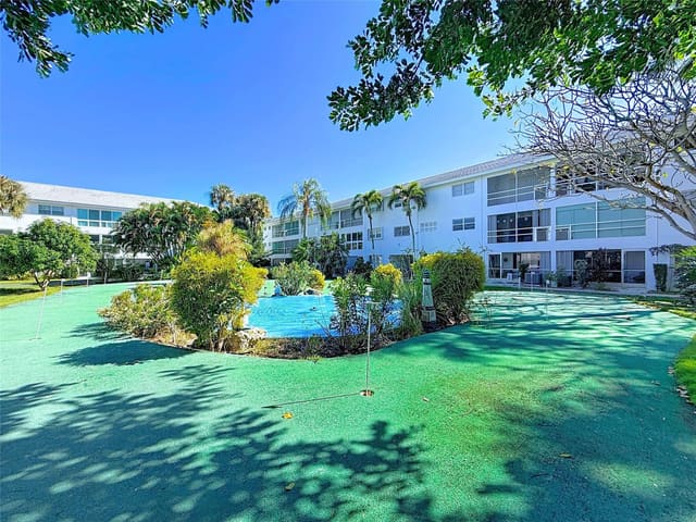 2050 NE 39th Street 110, Lighthouse Point, FL 33064