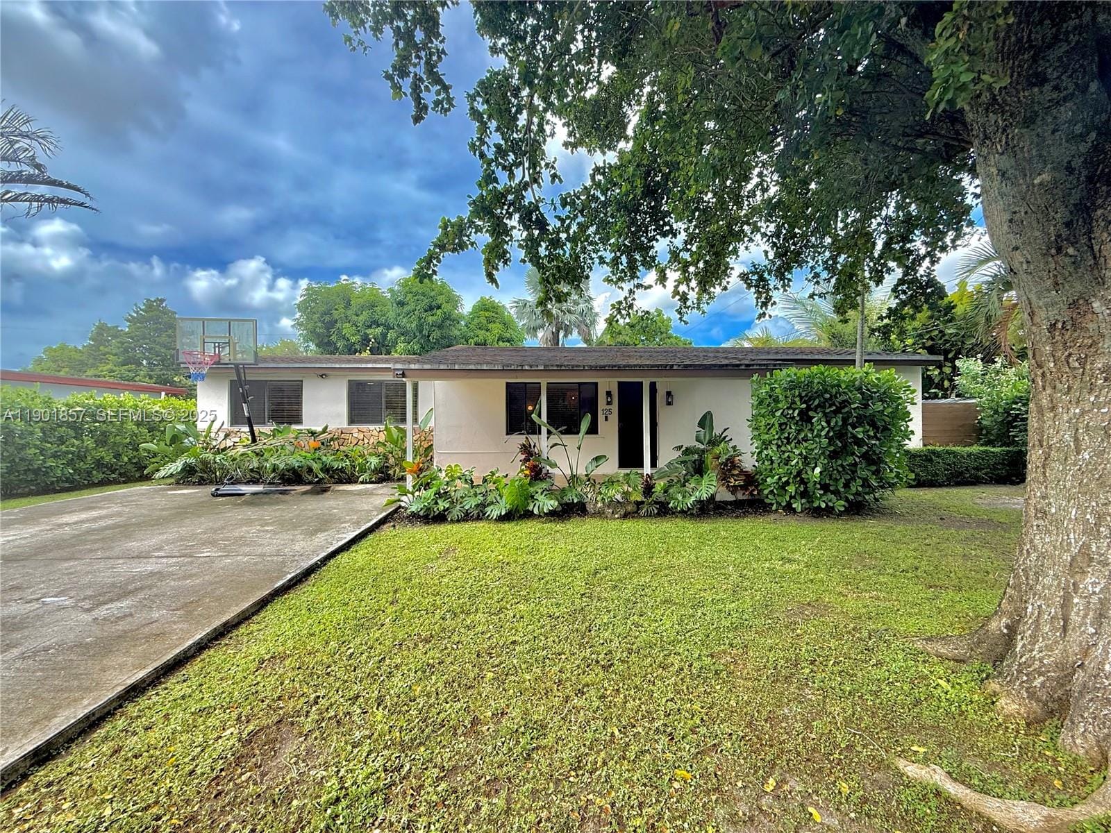 125 NE 150th Street, Miami, FL 33161 photo 2