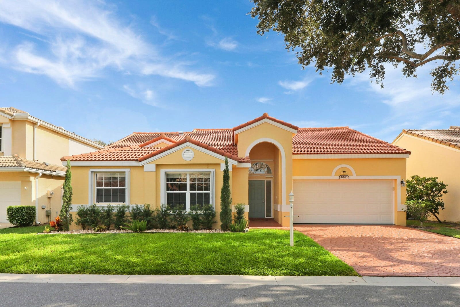1095 Roble Way, Palm Beach Gardens, FL 33410 photo 2