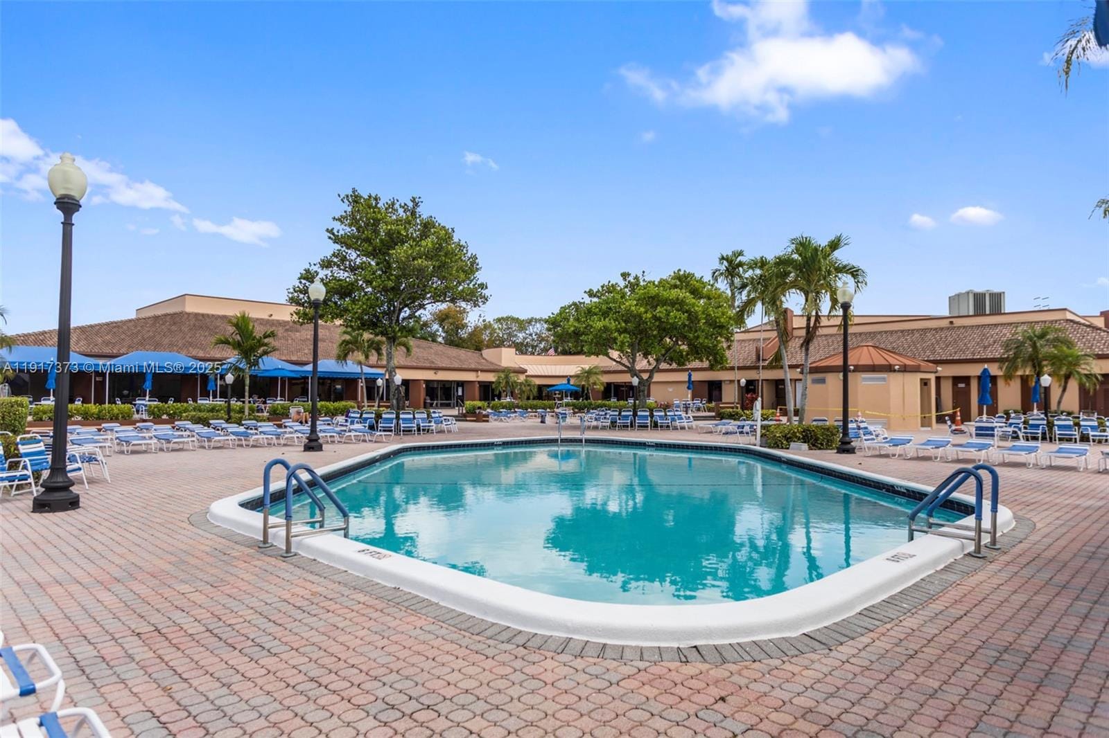 9121 Sunrise Lakes Boulevard 104, Sunrise, FL 33322 photo 13